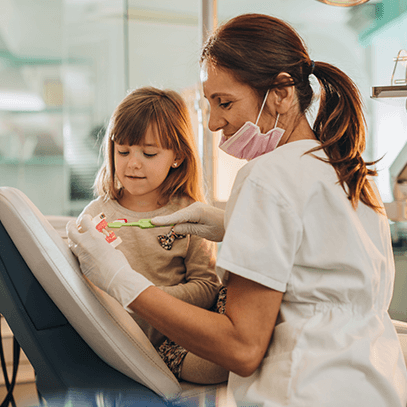 child at the pediatric dentist